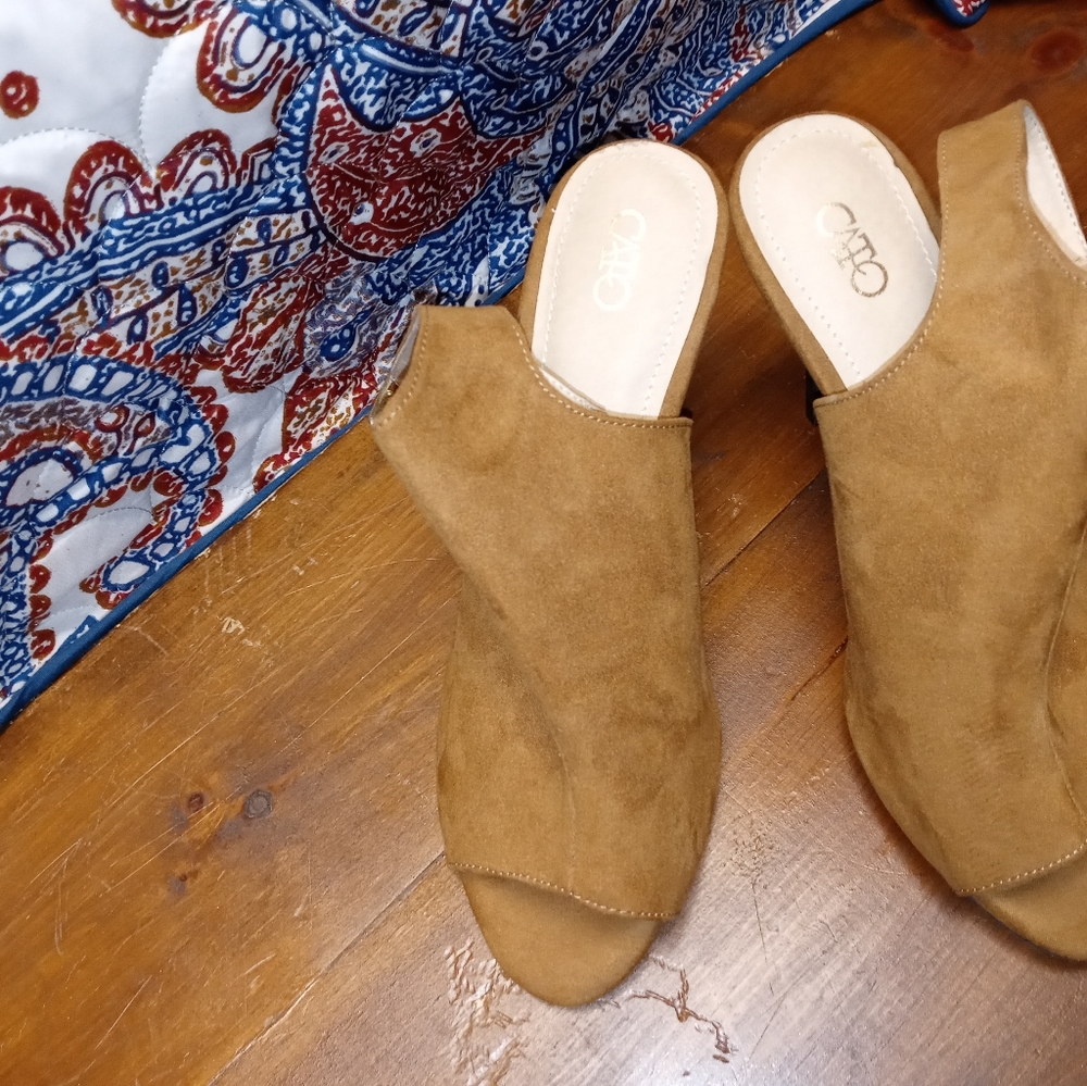 Shoes - Picture 2 of 5
